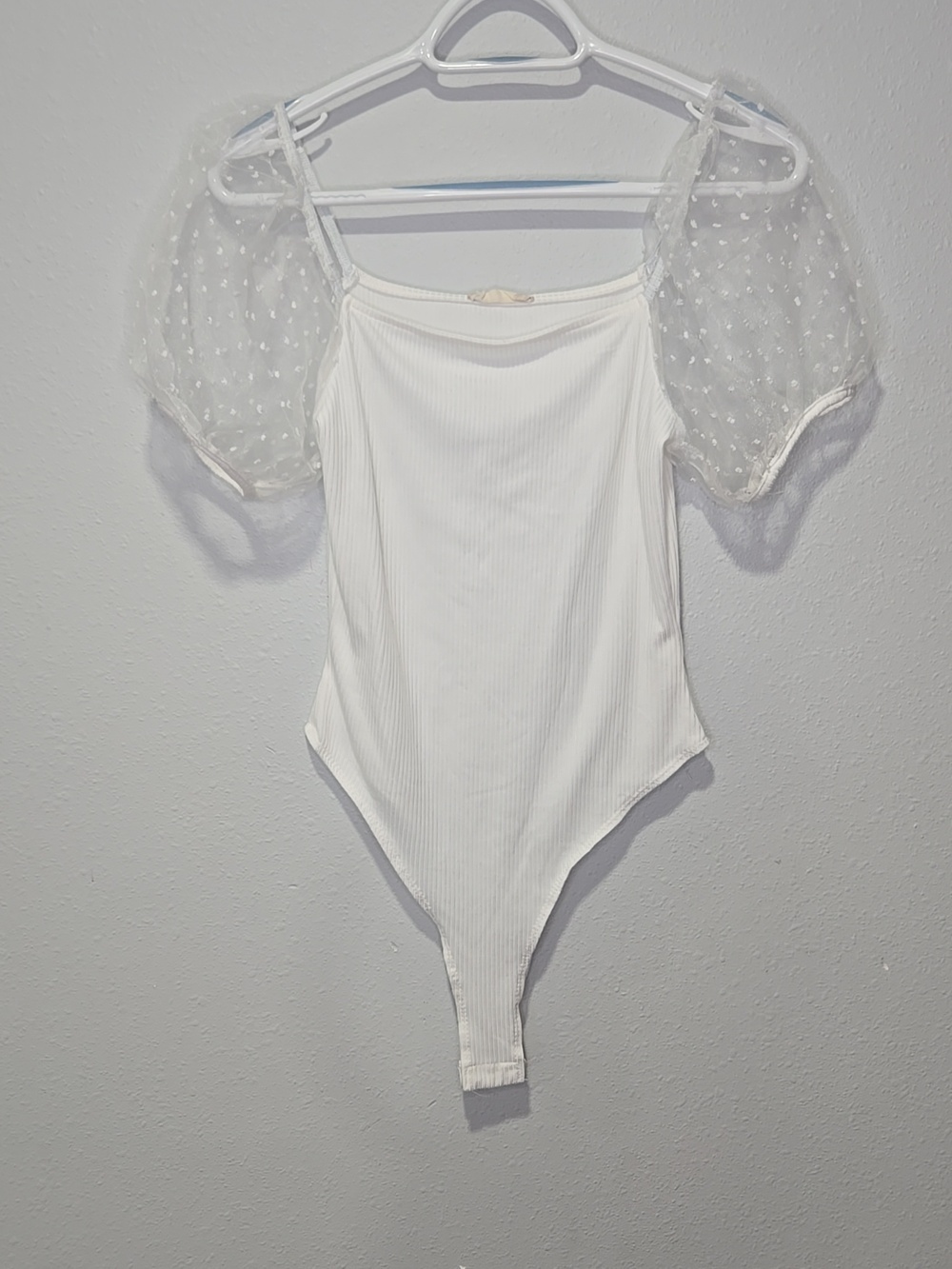 Altar'd State | White Mesh Balloon Sleeve Bodysuit Size Medium